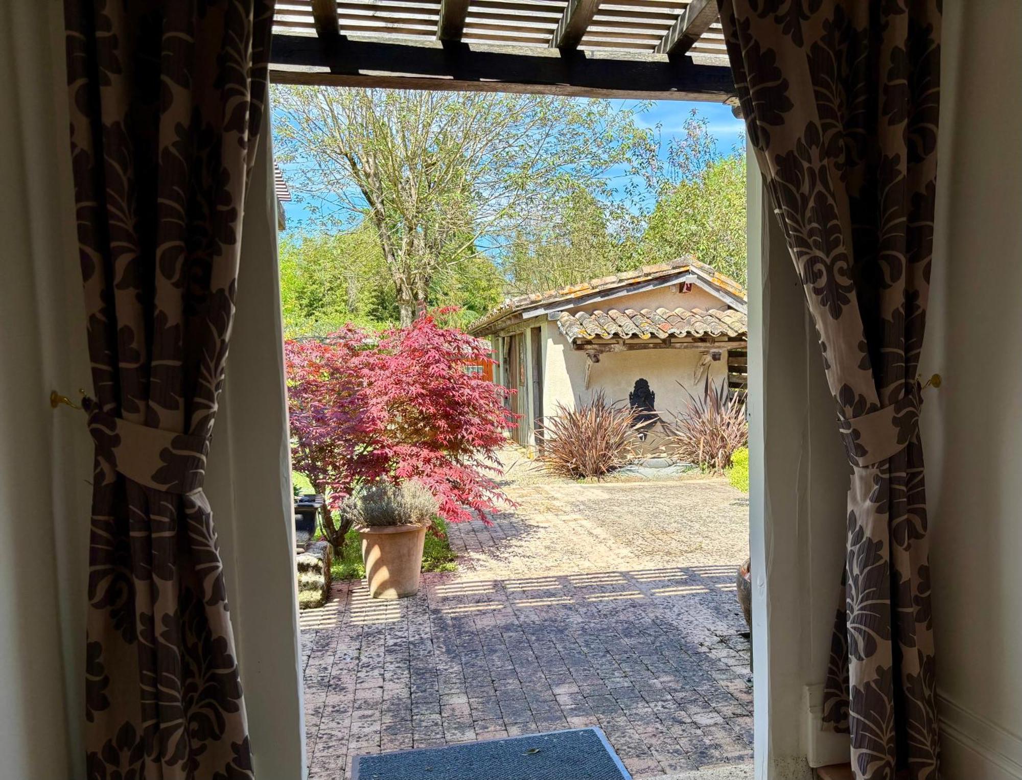 Bed and Breakfast Domaine Des Monges Saint-Seurin-de-Prats Zewnętrze zdjęcie
